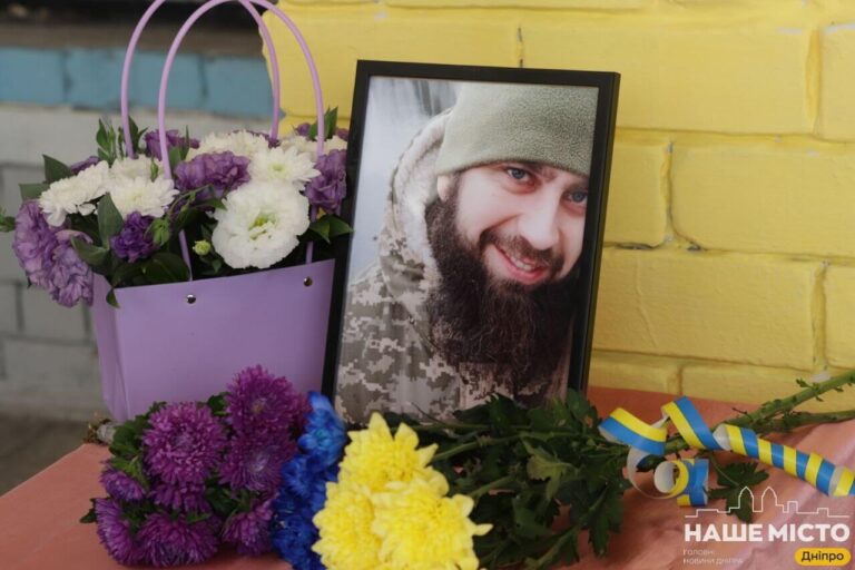 Племінниця «Вікінга» віддає шану герою з Дніпра