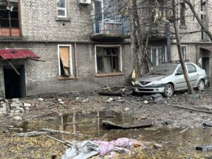 Рятувальники шукають людину під завалами у Кам’янському