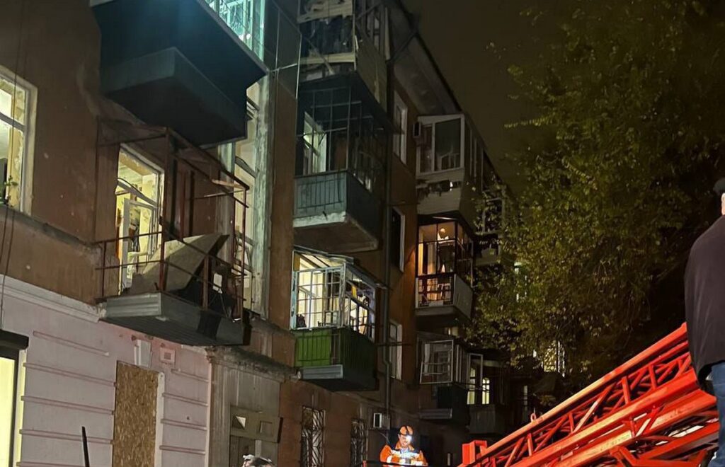 Дніпряни відновлюють пошкодження: підтримка у біді