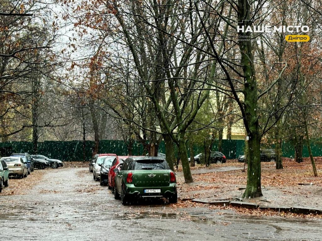 Перший сніг у Дніпрі: місто зустріло зиму