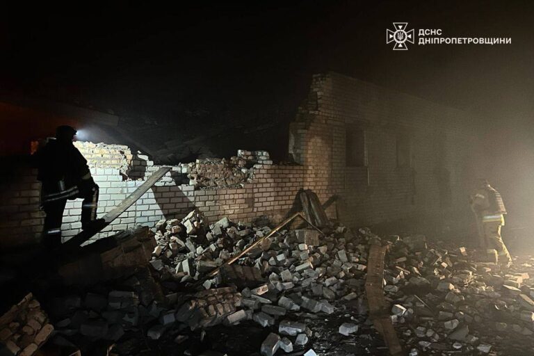 Наслідки атаки дронів у Дніпрі: знищено склад з продуктами