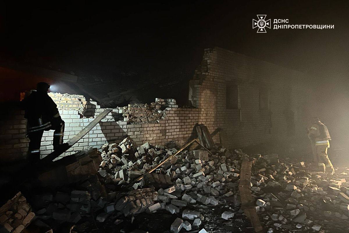 Наслідки атаки дронів у Дніпрі: знищено склад з продуктами