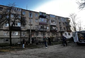 Ворожий удар по Дніпру: стан постраждалої жінки та дитини