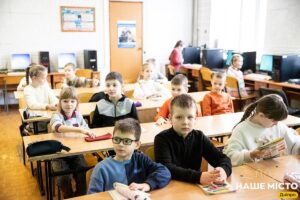 Навчання без перерв: школи Дніпра обладнані сонячними панелями
