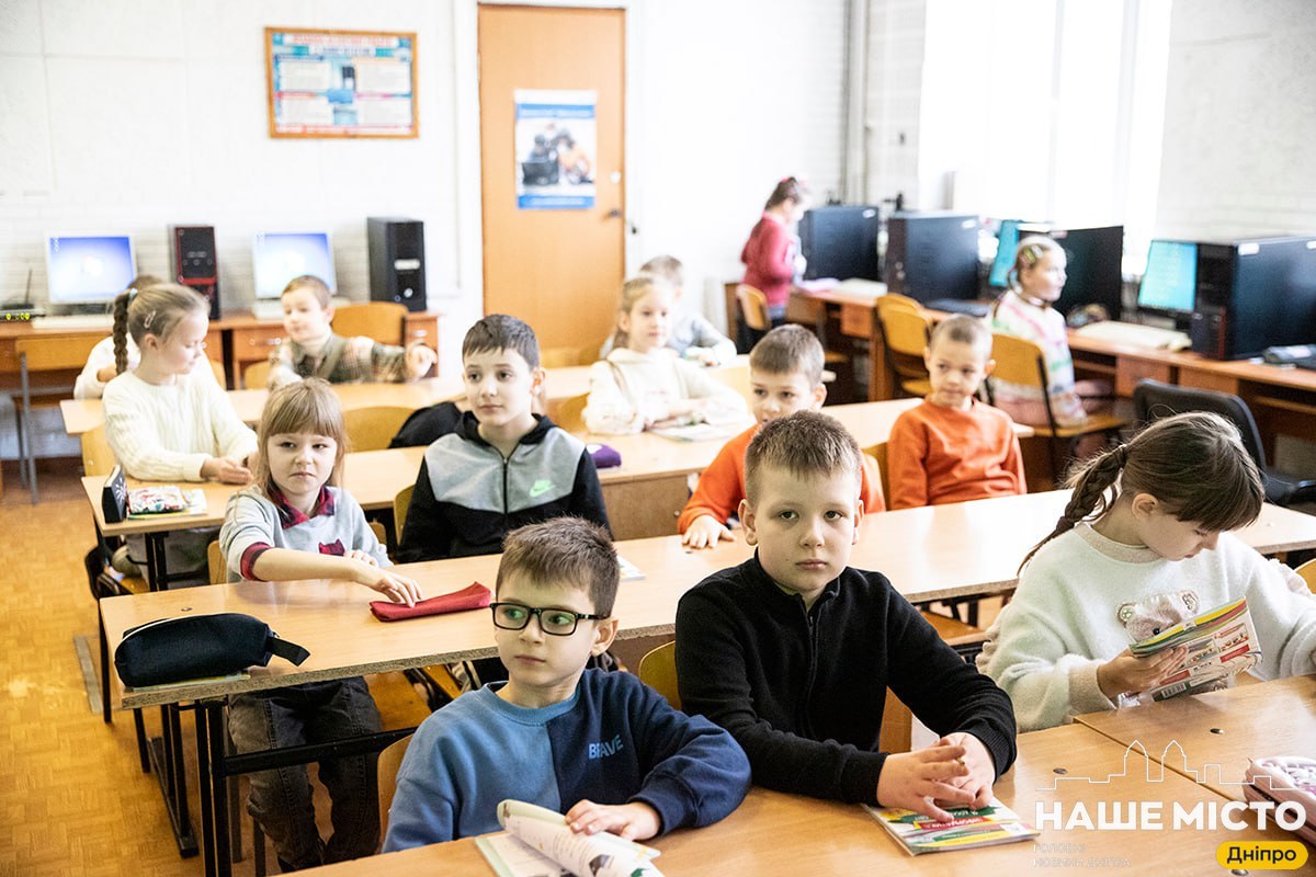 Навчання без перерв: школи Дніпра обладнані сонячними панелями