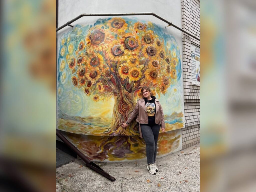 У Дніпрі зʼявилася нова муральна прикраса із соняшників