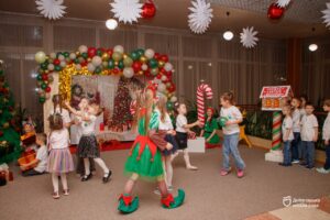 У Дніпрі діти чекають на новорічну ялинку та безпечні святкові локації