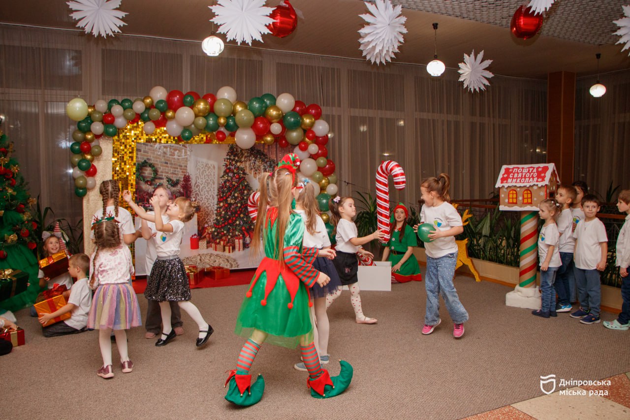 У Дніпрі діти чекають на новорічну ялинку та безпечні святкові локації