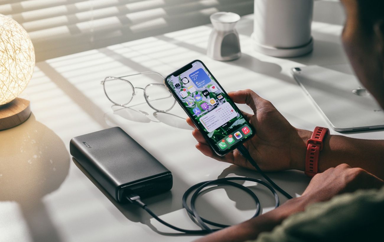 Чому не варто заряджати деякі пристрої від павербанка