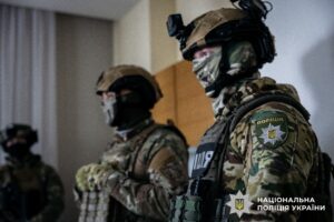 Організували масштабну шахрайську фінансову біржу: слідчі поліції повідомили про підозру учасникам організованої злочинної групи