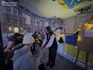 Різдвяні зустрічі для дітей у Дніпрі: майстер-класи та казкові історії