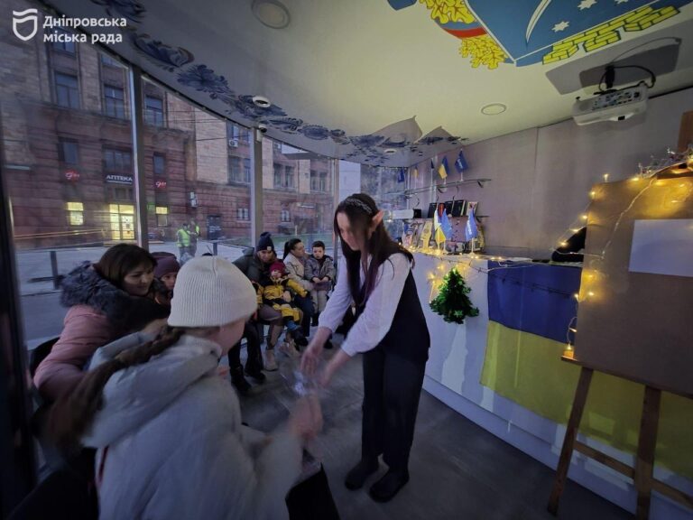 Різдвяні зустрічі для дітей у Дніпрі: майстер-класи та казкові історії
