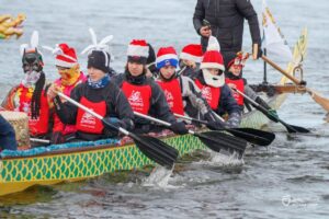 Різдвяний заплив у Дніпрі: спорт та забави на воді