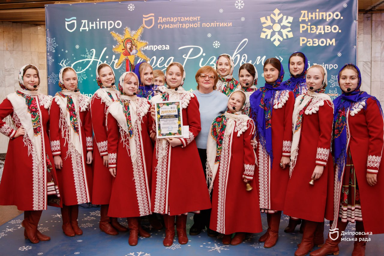 Різдвяний хор у Дніпровському метро