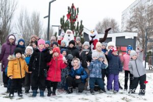 У Дніпрі відкрили новий мінісквер на святі перед Новим роком