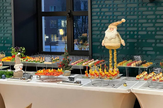 Кейтеринг у Дніпрі: юшне рішення для новорічного застілля