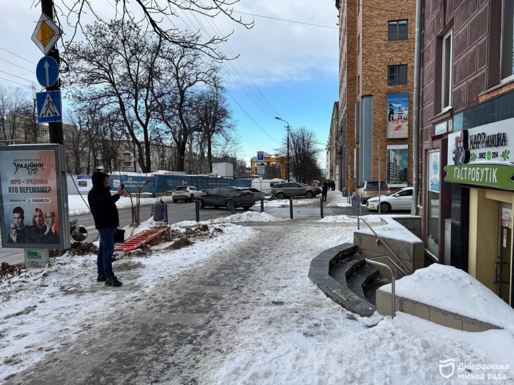 У Дніпрі посилено контроль за очищенням снігу