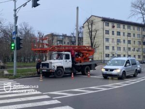 У Дніпрі встановлюють LED-повторювачі на світлофорах