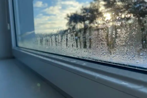 Боротьба з конденсатом на вікнах: ефективний метод з содою