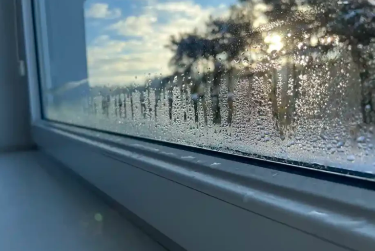Боротьба з конденсатом на вікнах: ефективний метод з содою