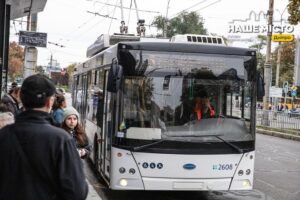 Зміни у русі громадського транспорту Дніпра 3 грудня