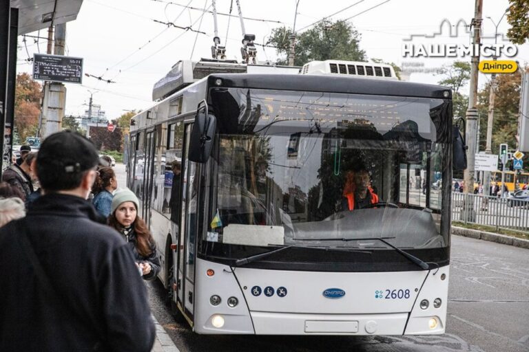 Зміни у русі громадського транспорту Дніпра 3 грудня
