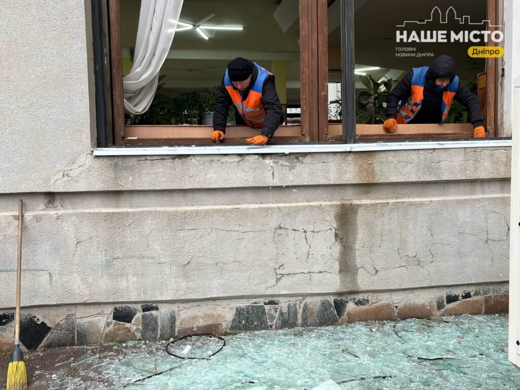 У Дніпрі через обстріл пошкоджено багатоповерхівки та інфраструктуру