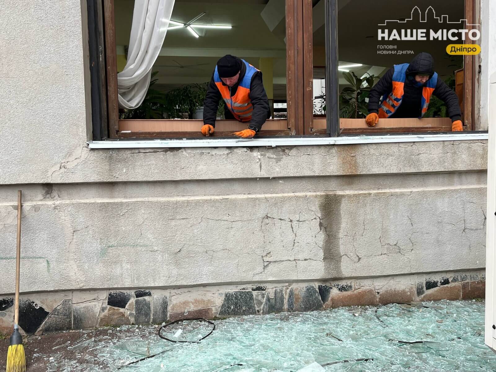 У Дніпрі через обстріл пошкоджено багатоповерхівки та інфраструктуру