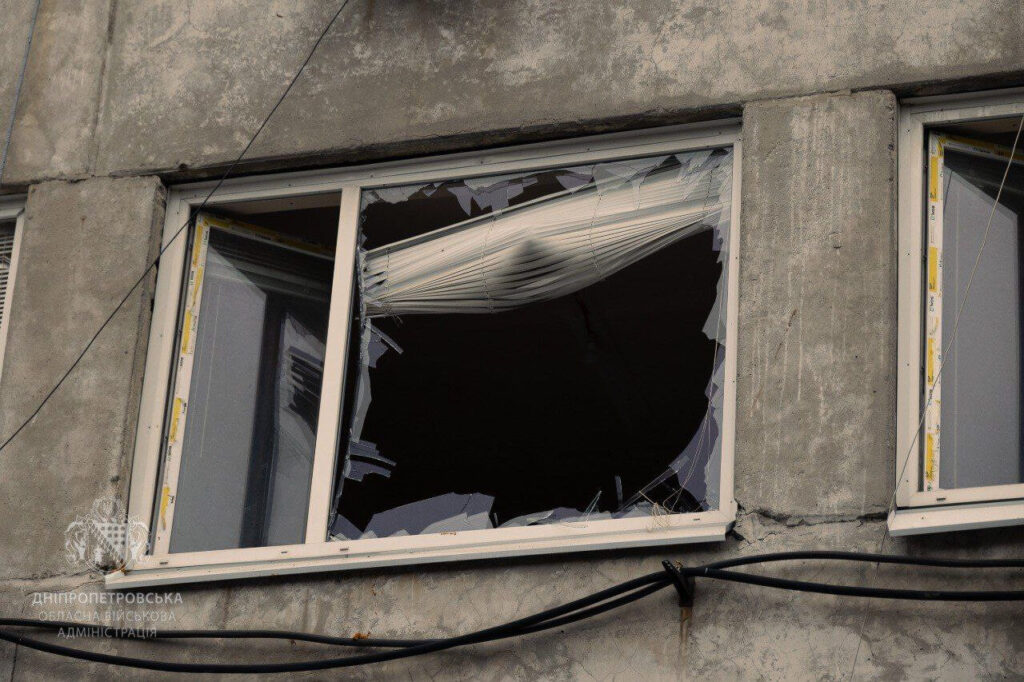 У Дніпрі частково зруйновано освітні заклади через ракетний обстріл