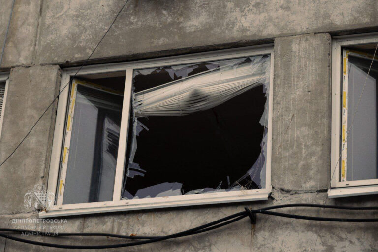 У Дніпрі частково зруйновано освітні заклади через ракетний обстріл