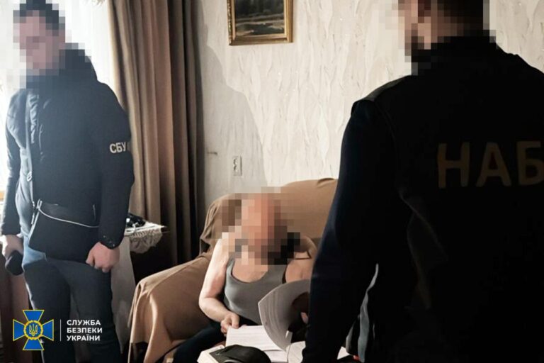 Керівництво оборонного заводу на Дніпропетровщині розкрадало державні кошти на закупівлях броні для танків ЗСУ