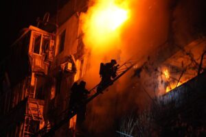 Обстріл житлової багатоповерхівки у Запоріжжі: троє поранених