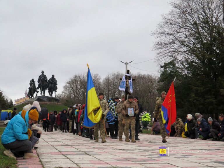 Пам’ять загиблого героя: Жовті Води прощаються з Артемом Добуграєм