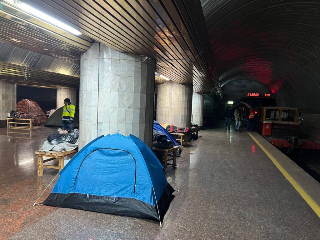 Дніпровський метрополітен: надійне укриття під час тривог