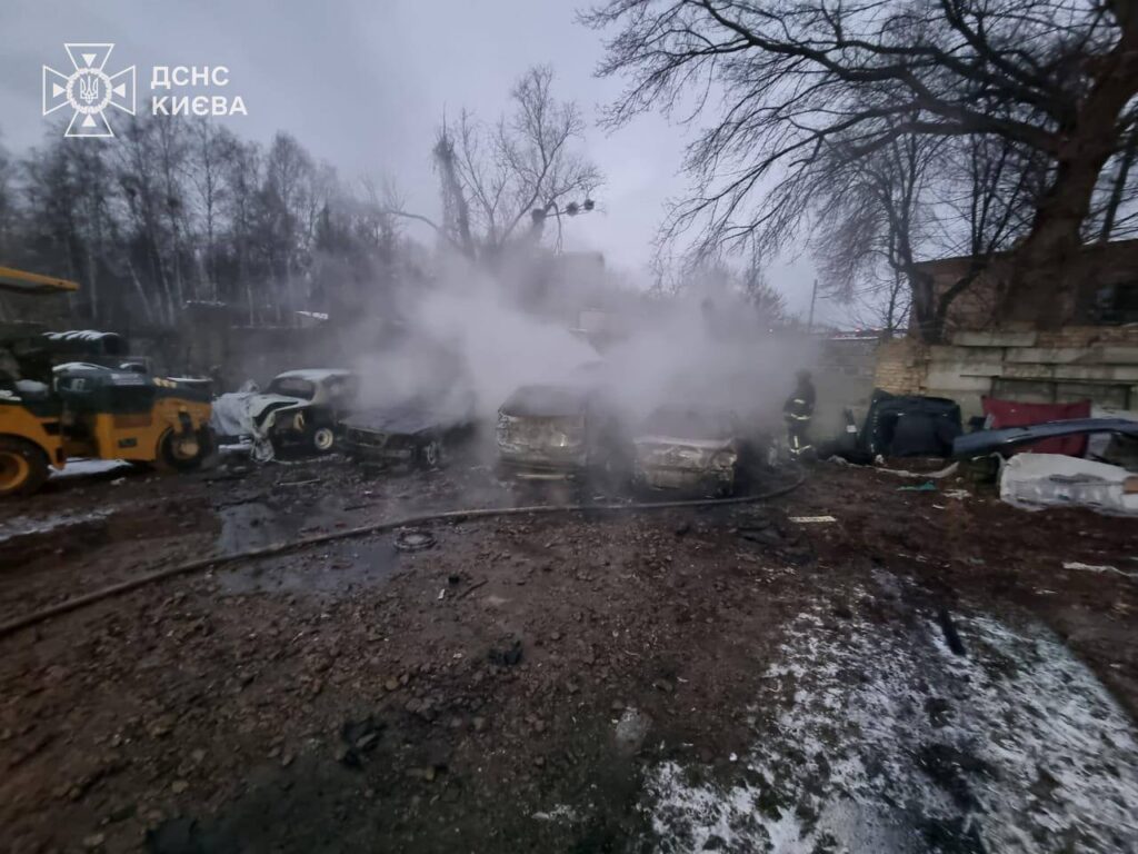 Нічний обстріл Києва: поранені та руйнування