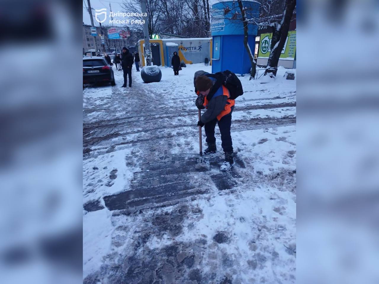 В Дніпрі використали майже 2 тис. тонн протиожеледних матеріалів