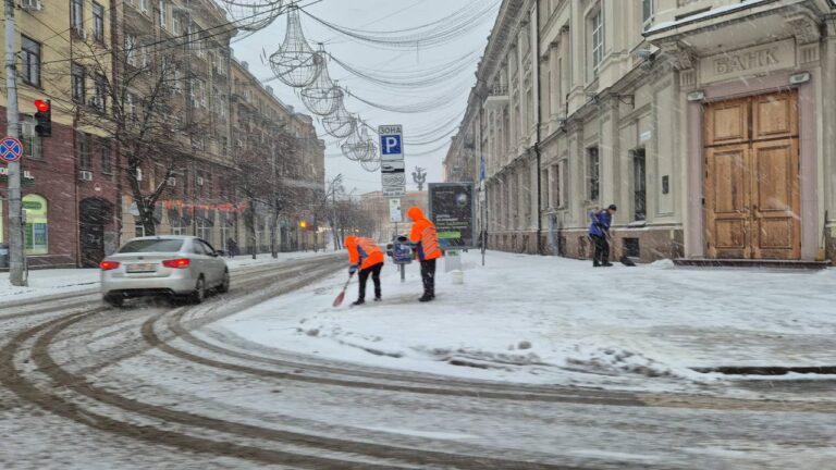 Боротьба з снігом у Дніпрі: масштабна робота комунальників