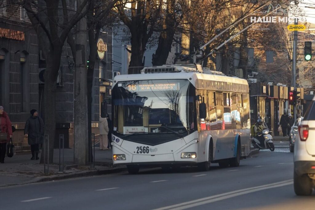 Зміни у русі громадського транспорту у Дніпрі 21 грудня