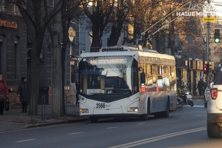 Зміни у русі громадського транспорту у Дніпрі 21 грудня