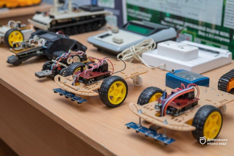 Дніпровські школярі представили інноваційні проекти до Всесвітнього дня дитини-винахідника