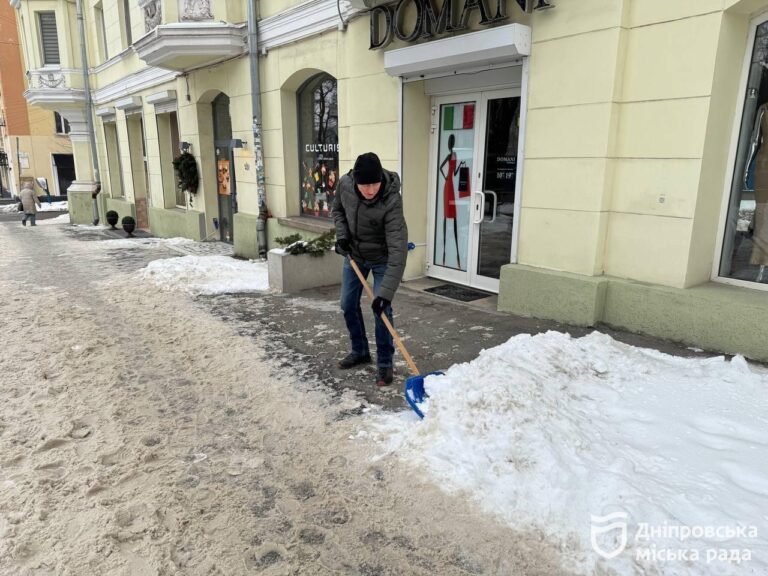 У Дніпрі нагадують про необхідність чищення тротуарів підприємцями