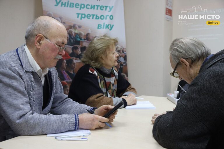 Цифрова грамотність: у Дніпрі стартували курси для літніх