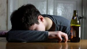 Чому алкоголь небезпечний для підлітків: коментарі лікарки з Дніпра