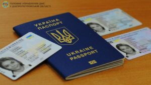 Зниження віку для оформлення закордонних паспортів у Дніпрі