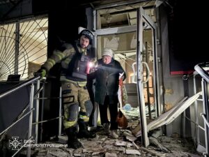 Нічний обстріл у Дніпрі: жінки постраждали, виникла пожежа