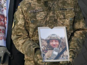 У Покрові попрощалися з військовим, який загинув на службі