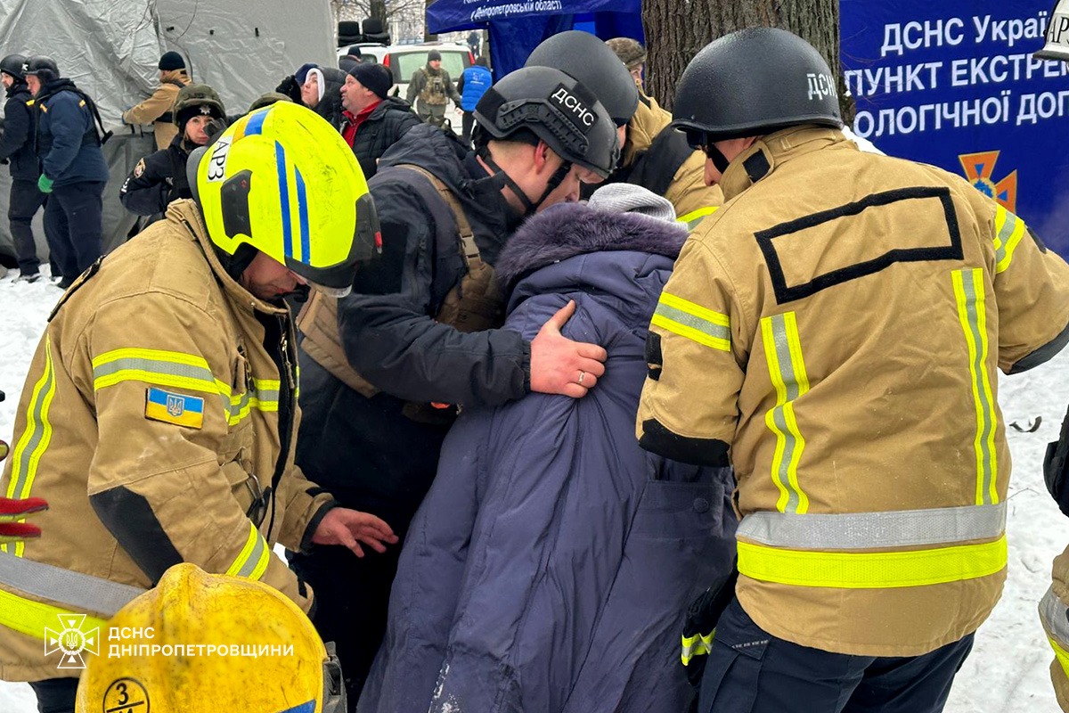 У Дніпрі частково зруйновано житлову 16-поверхівку через атаку безпілотниками