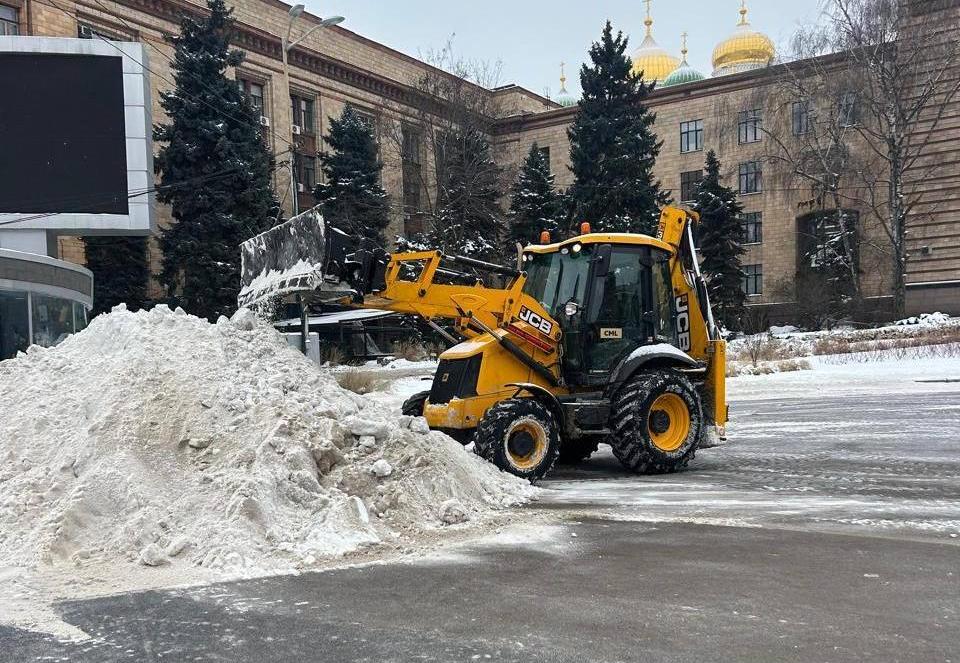 Дніпро: комунальники працюють у посиленому режимі через погодні умови