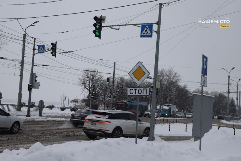Безпечні вулиці Дніпра: оновлення світлофорів та дорожньої розмітки