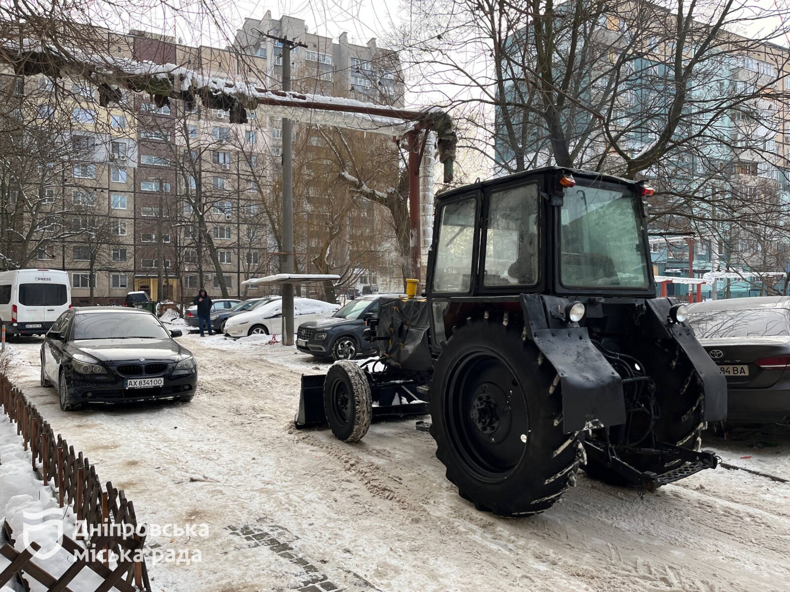 У Дніпрі активізовано прибирання снігу: задіяно 30 одиниць техніки
